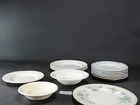 Verzameling schalen w.o. wedgwood en royal albert - afbeelding 2 van  5