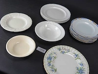 Verzameling schalen w.o. wedgwood en royal albert - afbeelding 3 van  5