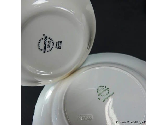 Verzameling schalen w.o. wedgwood en royal albert - afbeelding 4 van  5