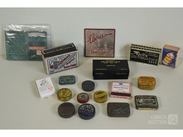 Verzameling vintage items - afbeelding 1 van  10