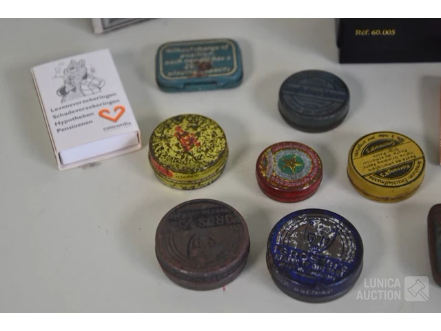 Verzameling vintage items - afbeelding 3 van  10