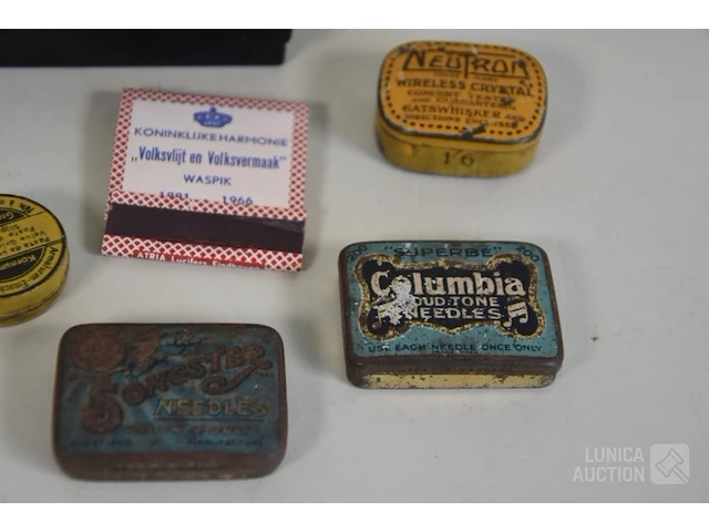 Verzameling vintage items - afbeelding 4 van  10