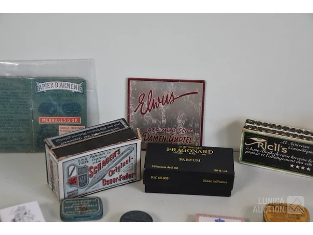 Verzameling vintage items - afbeelding 5 van  10