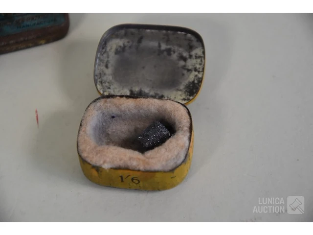 Verzameling vintage items - afbeelding 8 van  10