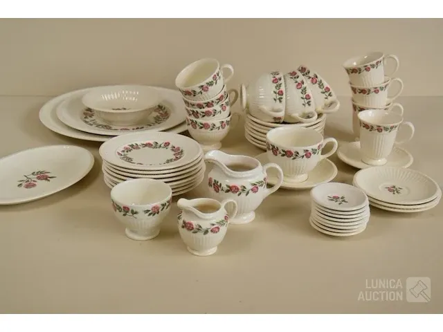 Verzameling wedgwood servies - afbeelding 1 van  6