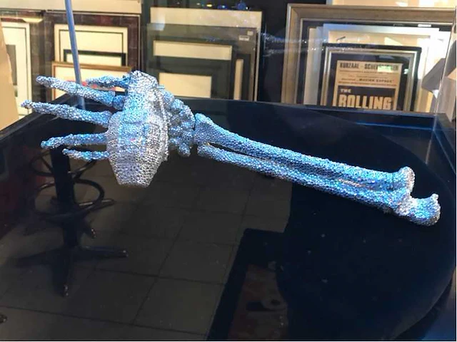 Verzamelobject “granaat arm” - afbeelding 1 van  9