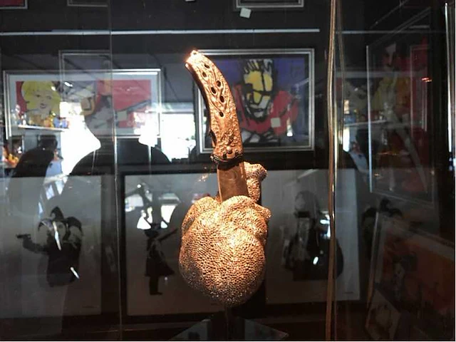 Verzamelobject “the heartache” - afbeelding 1 van  27