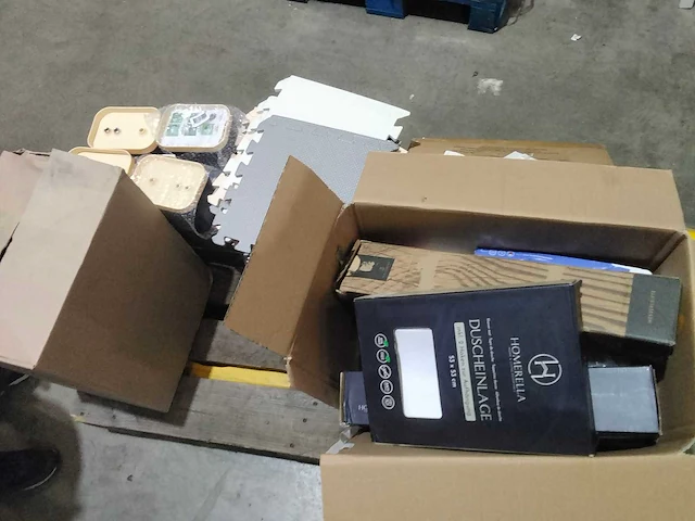Verzamelpallet met diverse goederen. - afbeelding 1 van  8