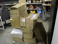 Verzenddozen en bubble enveloppen op pallet - afbeelding 2 van  3