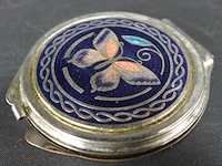 Verzilverde poederdoos met vlinder in cloisonne - afbeelding 4 van  4