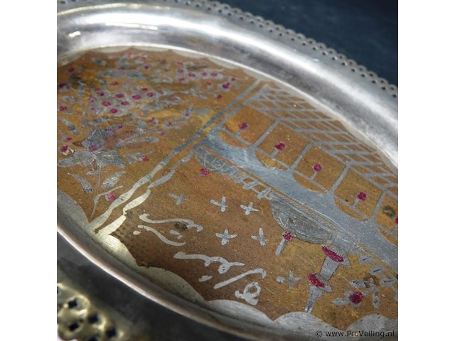 Verzilverde schaal met decor - afbeelding 4 van  5