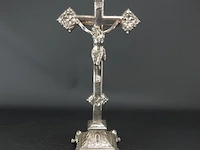 Verzilverde staande crucifix - afbeelding 1 van  5