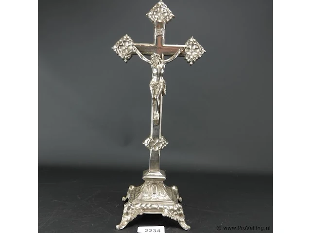 Verzilverde staande crucifix - afbeelding 2 van  5