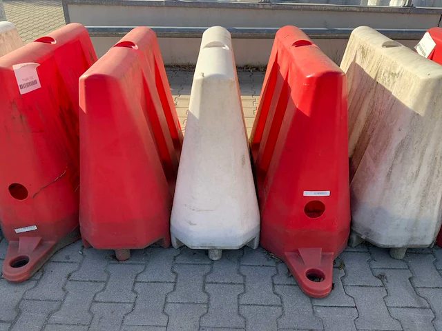 Verzwaarbare kunststof barriers (35x) - afbeelding 8 van  10