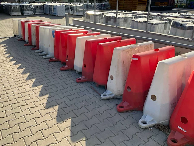 Verzwaarbare kunststof barriers (35x) - afbeelding 9 van  10