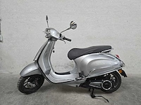 Vespa - bromscooter - elletrica - electrische 45km uitvoering dxn15j - afbeelding 1 van  7
