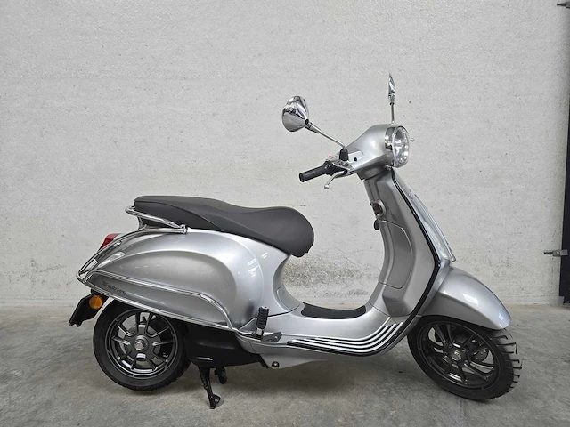 Vespa - bromscooter - elletrica - electrische 45km uitvoering dxn15j - afbeelding 2 van  7