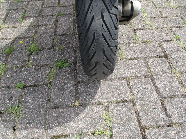 Vespa - bromscooter - lx 50 2 tact - scooter - afbeelding 6 van  11