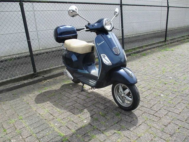 Vespa - bromscooter - lx 50 2 tact - scooter - afbeelding 7 van  11