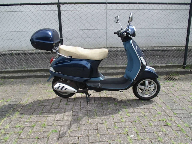 Vespa - bromscooter - lx 50 2 tact - scooter - afbeelding 8 van  11