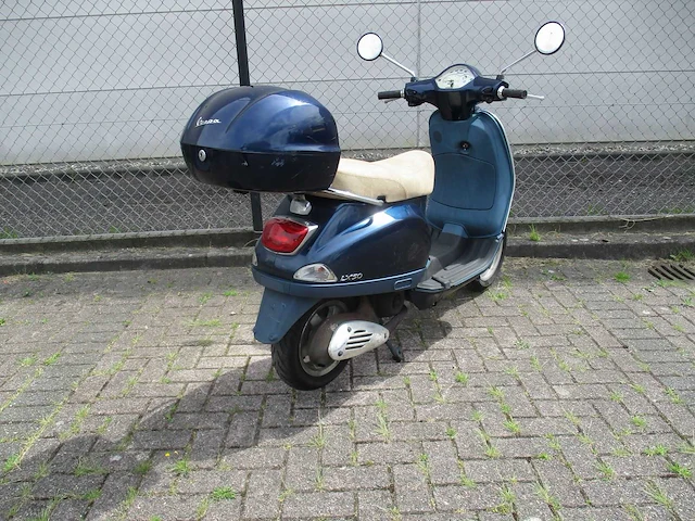Vespa - bromscooter - lx 50 2 tact - scooter - afbeelding 9 van  11