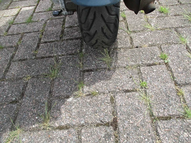 Vespa - bromscooter - lx 50 2 tact - scooter - afbeelding 11 van  11