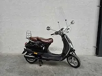 Vespa - bromscooter - lx 50 4t - 45km uitvoering - afbeelding 1 van  6