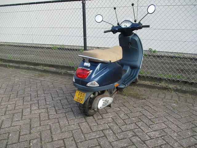Vespa - bromscooter - lx 50 4t - scooter - afbeelding 9 van  11