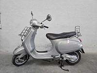Vespa - bromscooter - lx touring 4t - 45km uitvoering - afbeelding 1 van  8