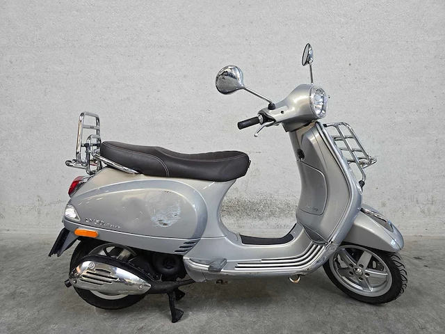 Vespa - bromscooter - lx touring 4t - 45km uitvoering - afbeelding 2 van  8