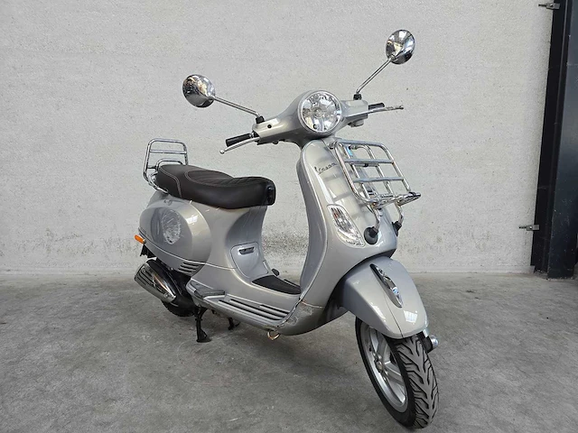 Vespa - bromscooter - lx touring 4t - 45km uitvoering - afbeelding 4 van  8