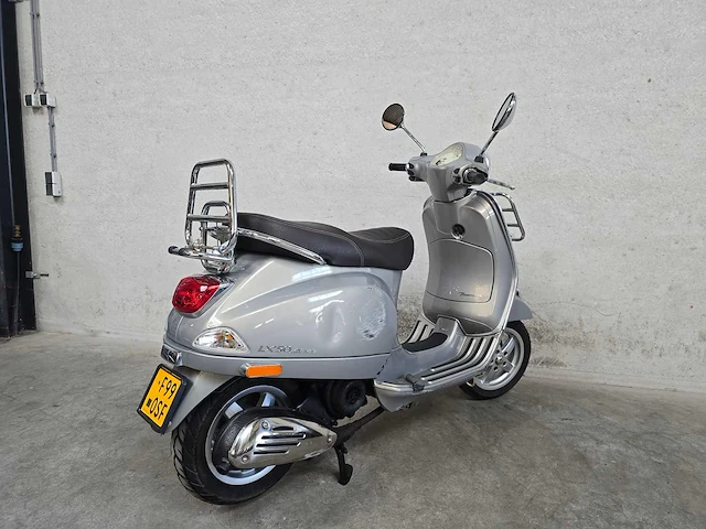 Vespa - bromscooter - lx touring 4t - 45km uitvoering - afbeelding 5 van  8