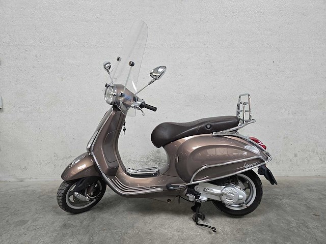 Vespa - bromscooter - primavera - 4t 45km uitvoering dhs18n - afbeelding 1 van  7