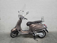 Vespa - bromscooter - primavera - 4t 45km uitvoering dhs18n - afbeelding 1 van  7