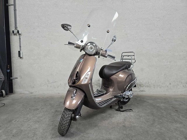Vespa - bromscooter - primavera - 4t 45km uitvoering dhs18n - afbeelding 3 van  7