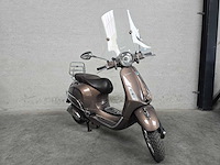 Vespa - bromscooter - primavera - 4t 45km uitvoering dhs18n - afbeelding 4 van  7
