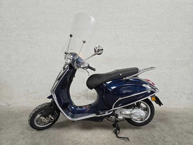 Vespa - bromscooter - primavera - 4t 45km uitvoering djg47g - afbeelding 1 van  8