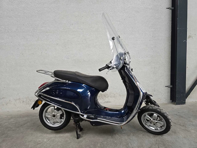 Vespa - bromscooter - primavera - 4t 45km uitvoering djg47g - afbeelding 2 van  8