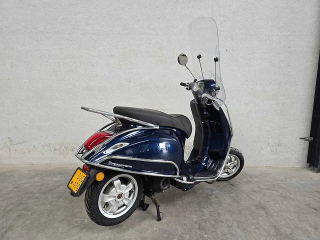 Vespa - bromscooter - primavera - 4t 45km uitvoering djg47g - afbeelding 5 van  8