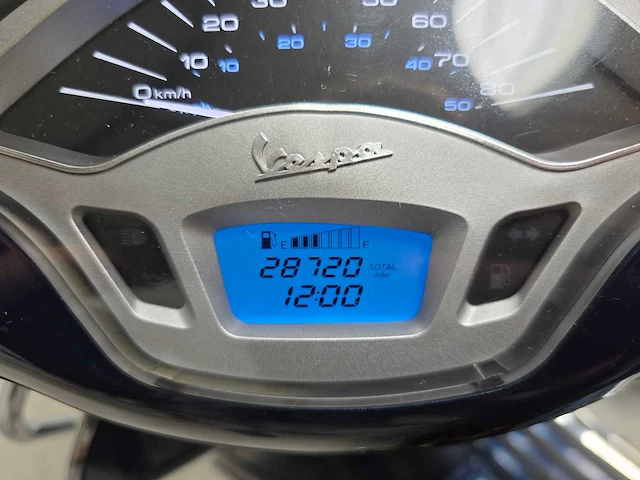 Vespa - bromscooter - primavera - 4t 45km uitvoering djg47g - afbeelding 8 van  8