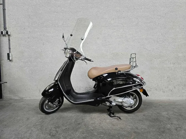 Vespa - bromscooter - primavera - 4t 45km uitvoering - afbeelding 2 van  6