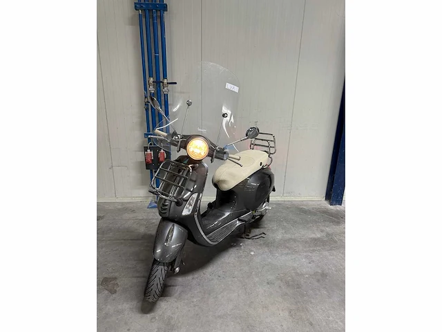 Vespa - bromscooter - primavera 4t - motorised scooter - afbeelding 1 van  10