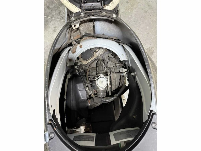 Vespa - bromscooter - primavera 4t - motorised scooter - afbeelding 7 van  10