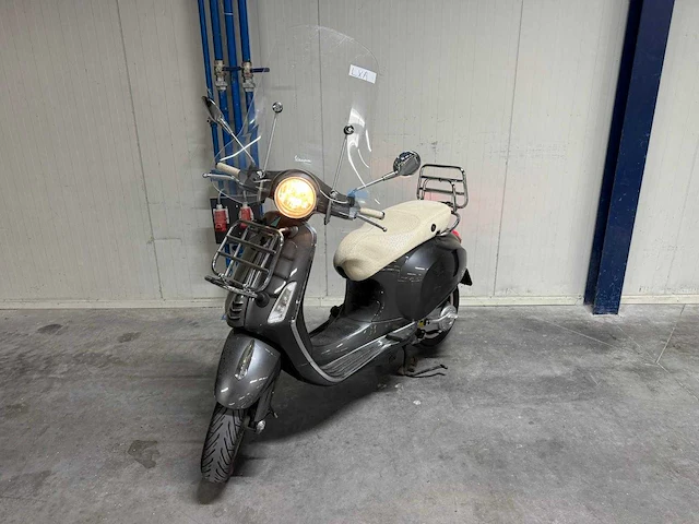 Vespa - bromscooter - primavera 4t - motorised scooter - afbeelding 9 van  10