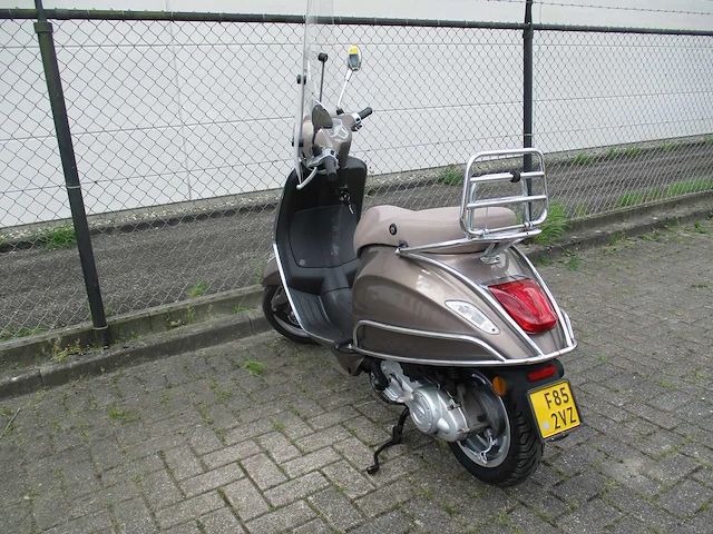 Vespa - bromscooter - primavera 4t - scooter - afbeelding 2 van  11