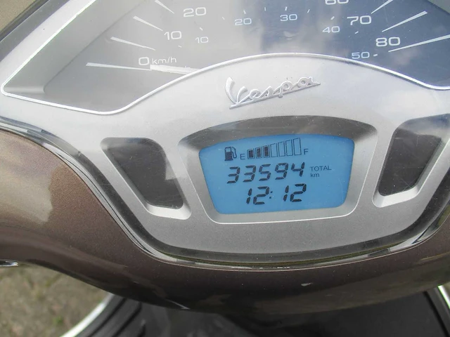 Vespa - bromscooter - primavera 4t - scooter - afbeelding 3 van  11