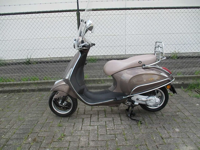 Vespa - bromscooter - primavera 4t - scooter - afbeelding 1 van  11