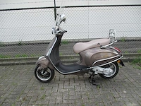Vespa - bromscooter - primavera 4t - scooter - afbeelding 1 van  11