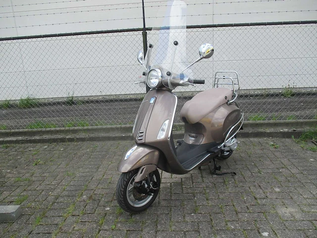 Vespa - bromscooter - primavera 4t - scooter - afbeelding 4 van  11
