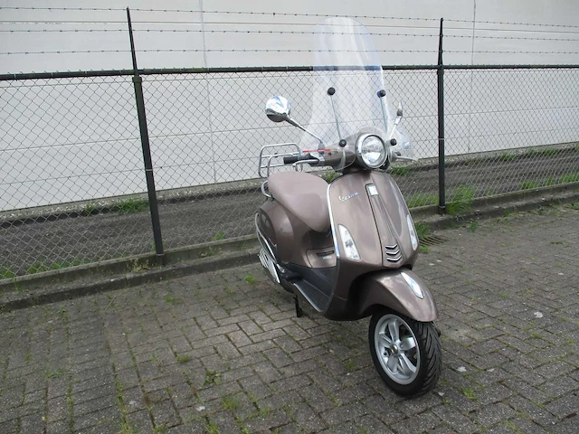 Vespa - bromscooter - primavera 4t - scooter - afbeelding 7 van  11